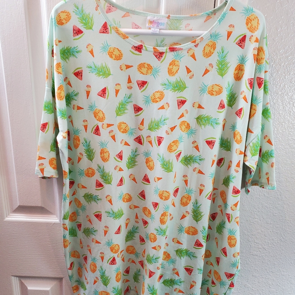 LulaRoe Tropical Tee - Picture 3 of 13